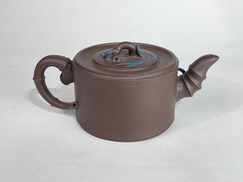 名家款紫砂壶一把 - 图2