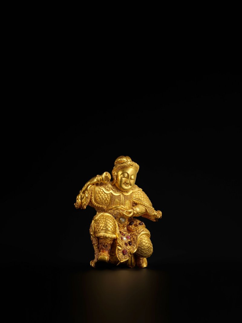 清乾隆 金嵌寶忠臣像 | AN EXCEPTIONALLY RARE GOLD GEM-SET FIGURE OF THE 'LOYAL GENERAL' - 图11