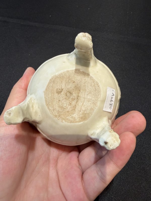 金 定窯白釉饕餮紋雙耳獸足爐 - 图13