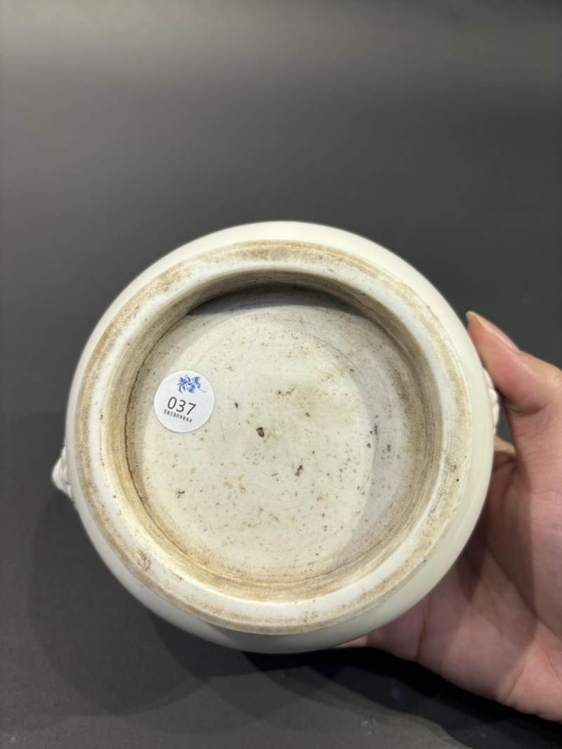    明末清初 德化窑白釉铺首炉 - 图8