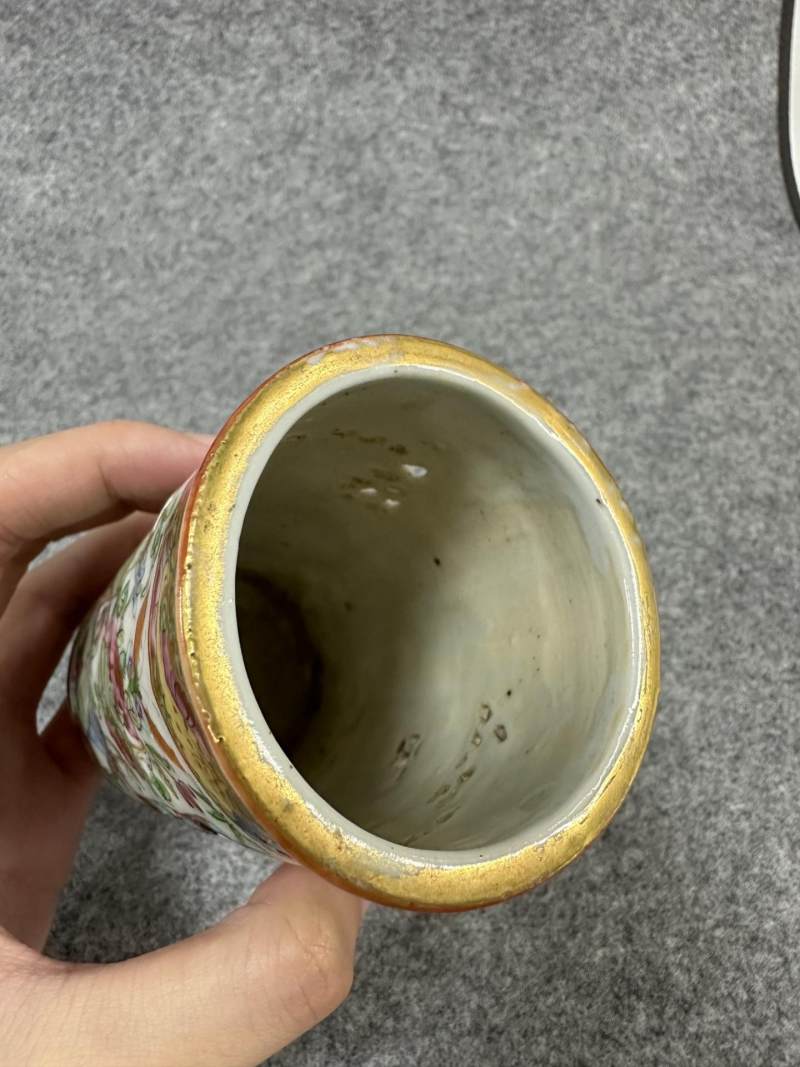    清 广彩镂空人物笔筒 - 图7