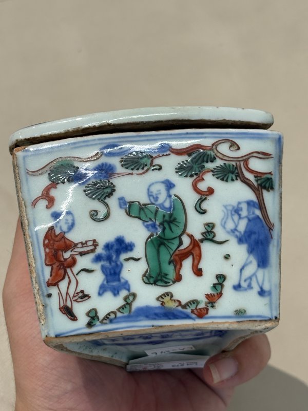 明萬曆 青花五彩人物紋蟋蟀罐 - 图18