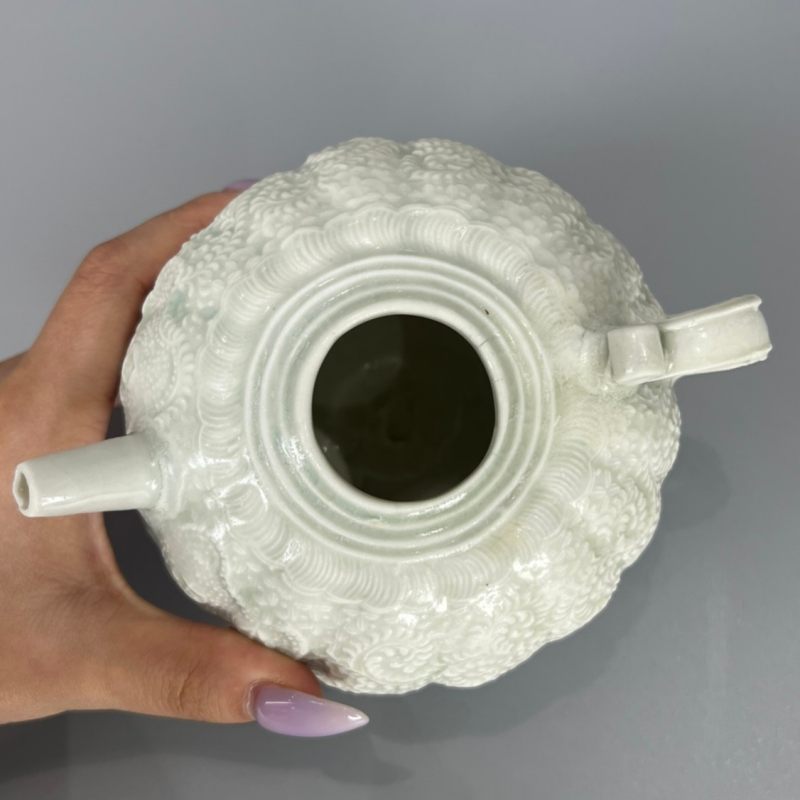 明代 青白釉模印缠枝花卉纹瓜棱壶 - 图13