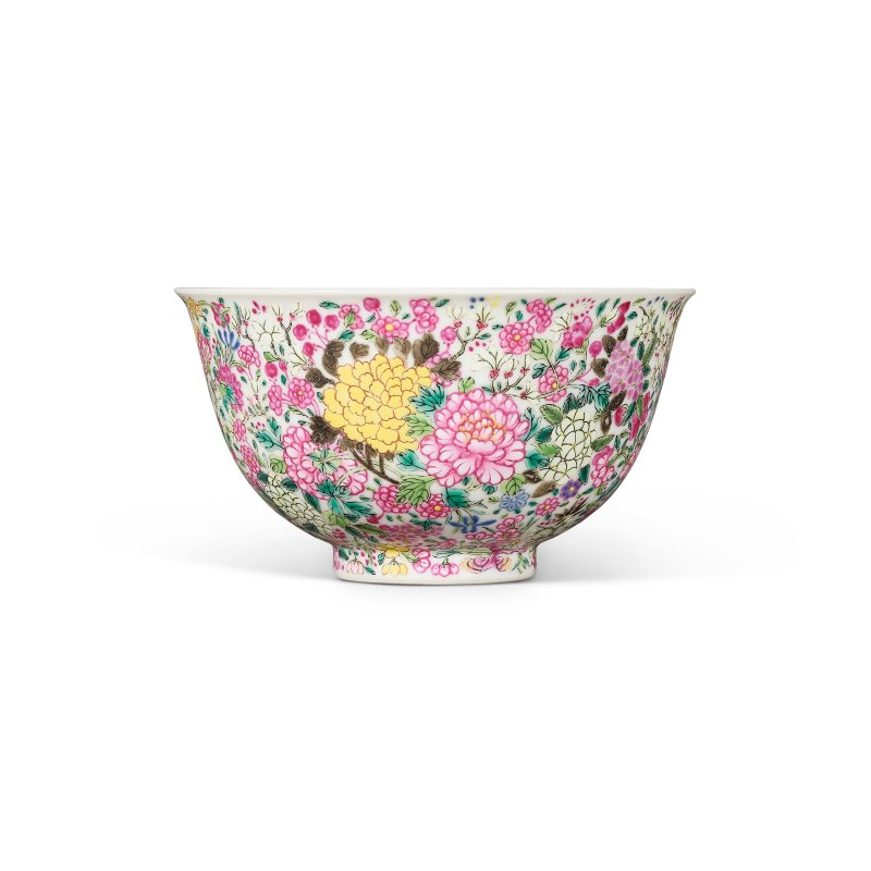 清乾隆 洋彩萬花錦紋盌 藍料雙方框「彩秀堂製」楷書款  QIANLONG PERIOD (1736-1795), CAIXIU TANG ZHI HALL MARK IN BLUE ENAMEL WITHIN A DOUBLE SQUARE - 图1