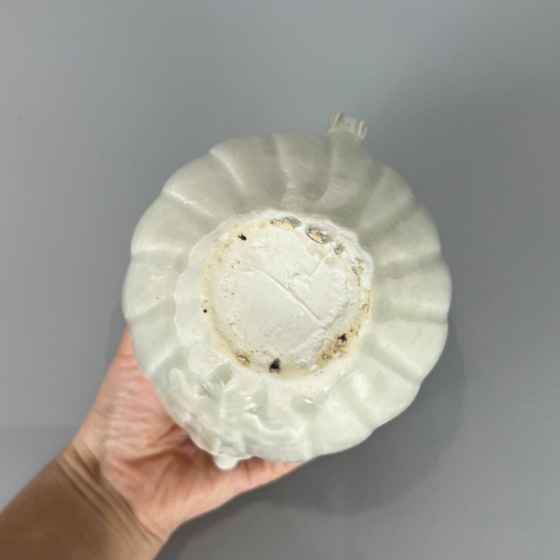 明代 青白釉模印缠枝花卉纹瓜棱壶 - 图14