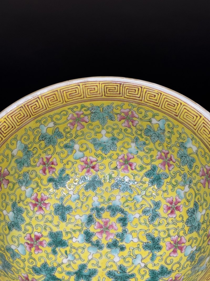 清光绪 黄地粉彩福禄万代开光博古图碗一对 - 图22