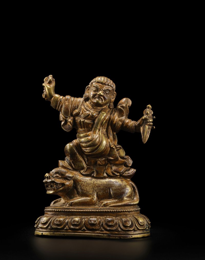 西藏 十六世紀 銅鎏金忿怒蓮師像 | A GILT COPPER ALLOY FIGURE OF DORJE DROLLO - 图1