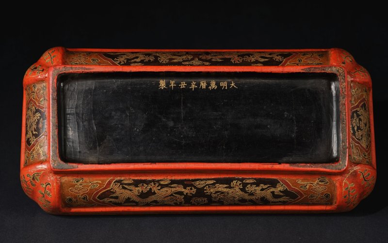 明萬曆　戧金填漆高士賞遊圖倭角長方蓋盒 | A 'QIANGJIN' AND 'TIANQI' LACQUER RECTANGULAR BOX AND COVER - 图7
