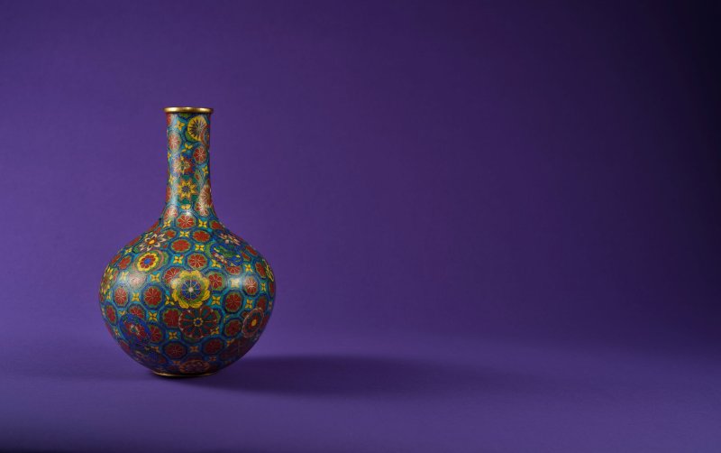 清雍正/乾隆早期　掐絲琺瑯錦地團花天球瓶 | A RARE CLOISONNÉ ENAMEL BOTTLE VASE - 图6