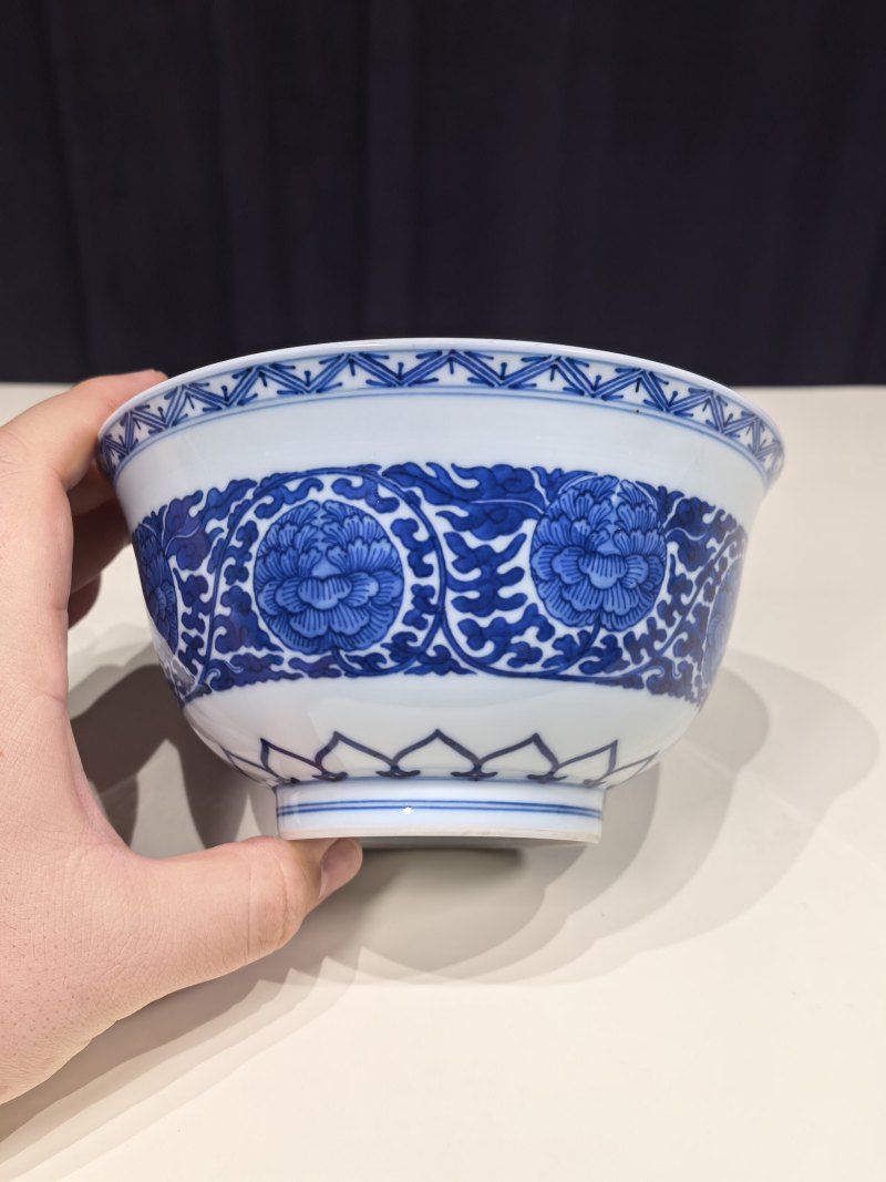 清乾隆 青花缠枝花卉纹碗 - 图2