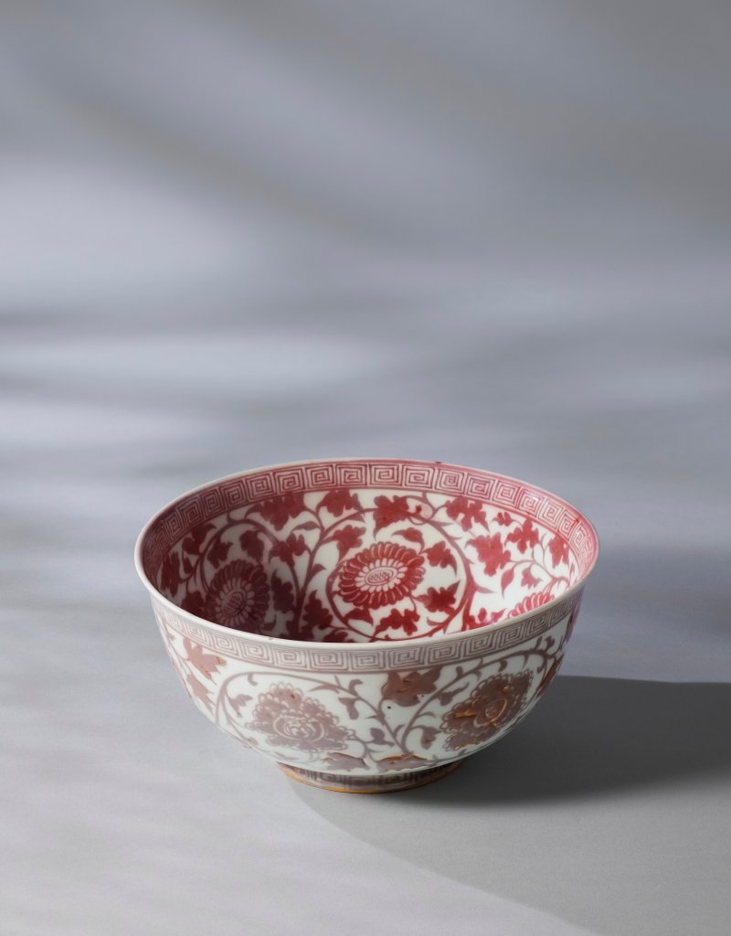 明洪武 釉裏紅纏枝牡丹菊花紋盌  HONGWU PERIOD (1368-1398) - 图3