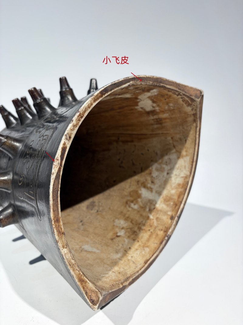 清雍正 仿古铜釉编钟形摆件 - 图17