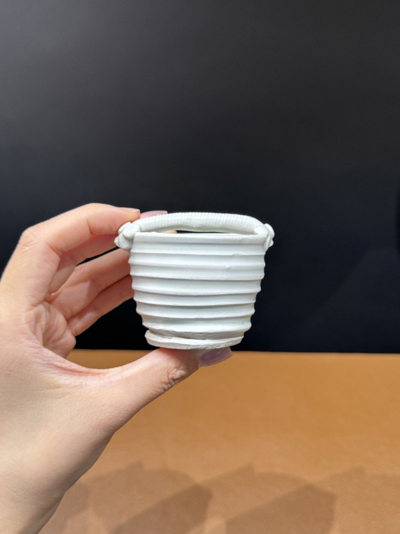 明 白釉弦纹提篮形小缸 - 图5
