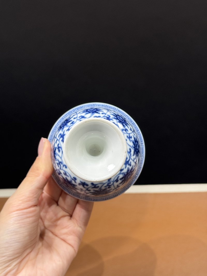 清乾隆 青花内梵文六字真言外莲托八宝纹高足杯 - 图11
