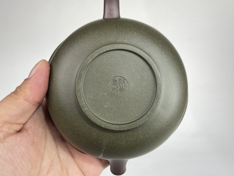 名家款紫砂壶一把 - 图4