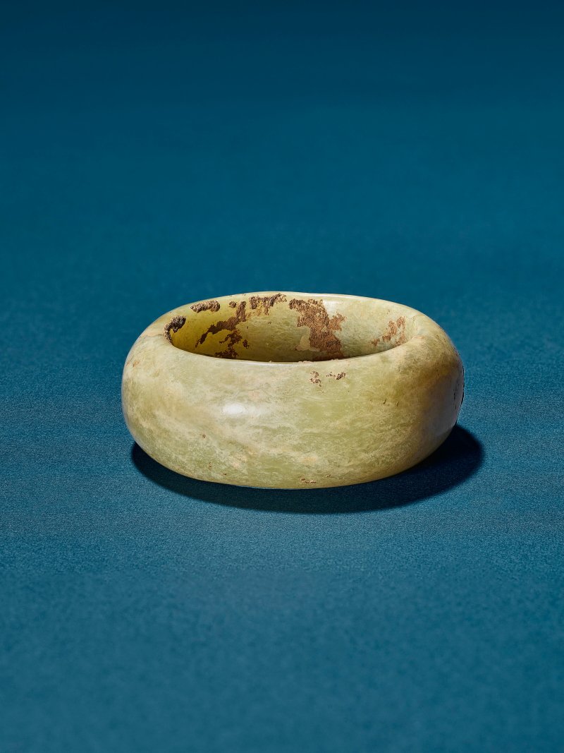 新石器時代或以後 厚玉鐲  NEOLITHIC PERIOD (CIRCA 6500-1700 BC) OR LATER