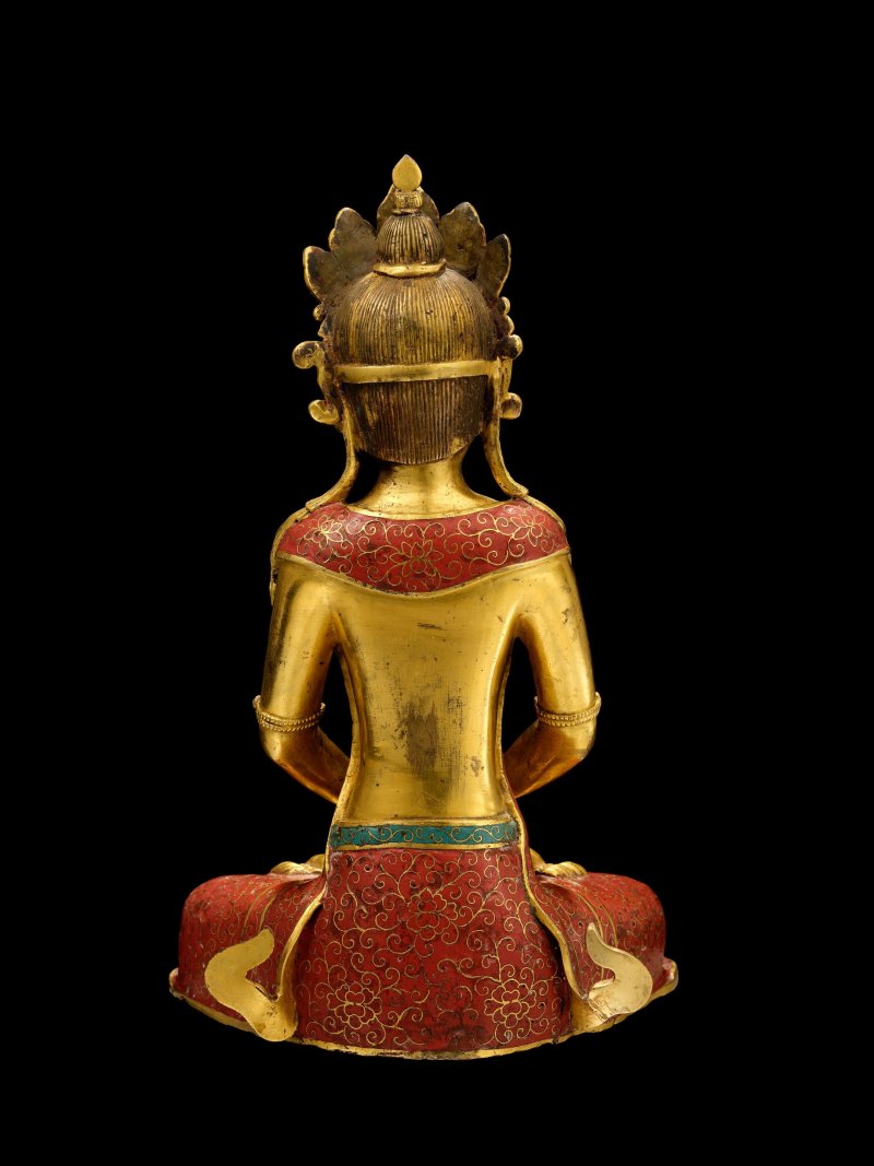 十八世紀上半葉　銅鎏金掐絲琺瑯無量壽佛坐像 | A RARE GILT-BRONZE AND CLOISONNÉ ENAMEL FIGURE OF AMITAYUS - 图8