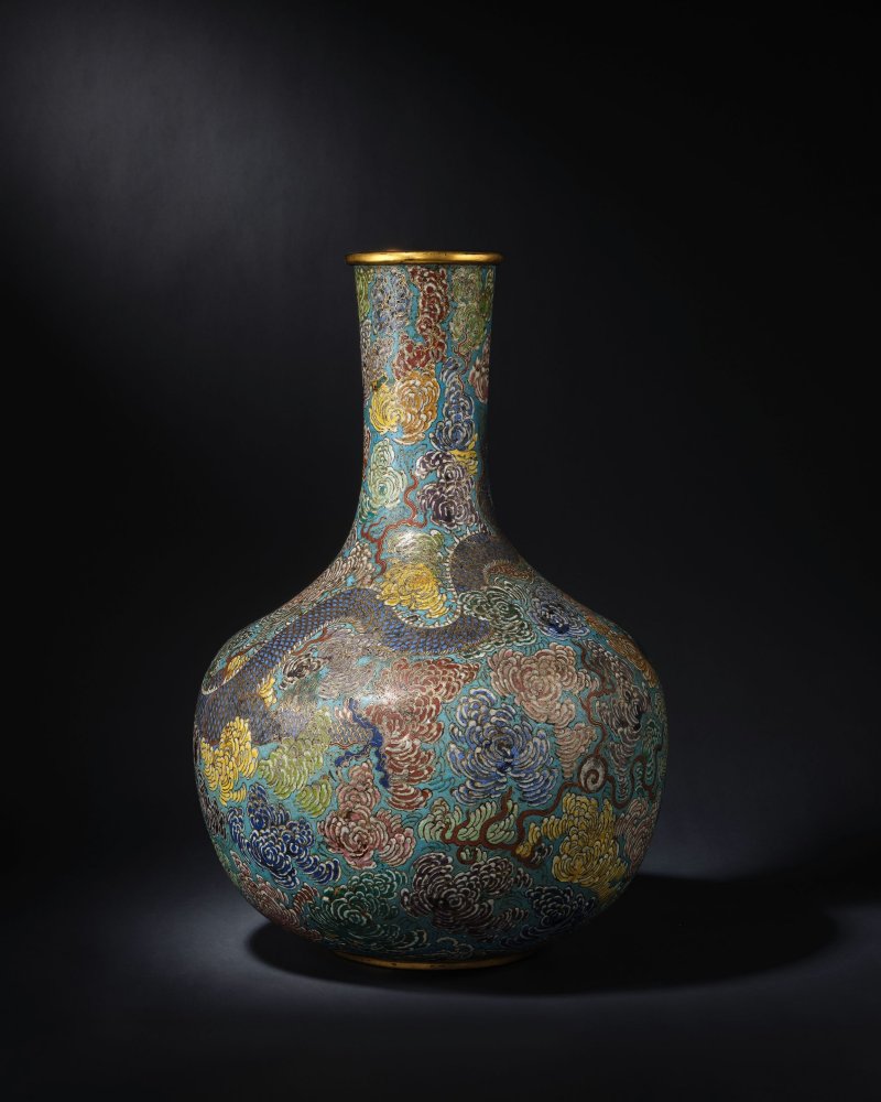 清雍正／乾隆　掐絲琺瑯逐珠雲龍紋天球瓶 | AN EXTREMELY RARE AND LARGE CLOISONNÉ ENAMEL 'DRAGON AND CLOUD' TIANQIUPING - 图3