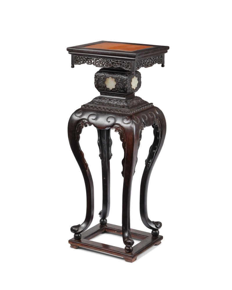 清乾隆　紫檀嵌竹黃高束腰三彎腿帶托泥香几 | AN EXCEPTIONALLY RARE ZITAN AND BAMBOO VENEER INCENSE STAND, XIANGJI - 图5