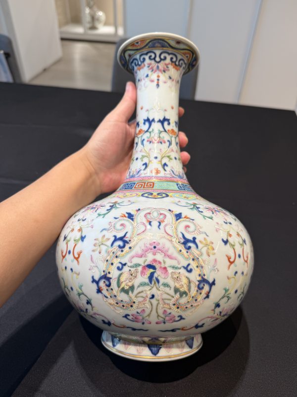 清乾隆青花洋彩雙螭供福壽西番蓮紋玉壺春瓶 - 图14