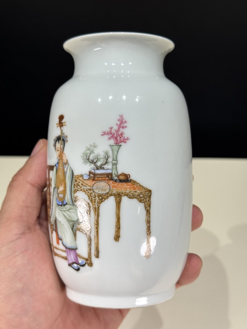 民国 洪宪御制珐琅彩仕女图瓶 - 图6