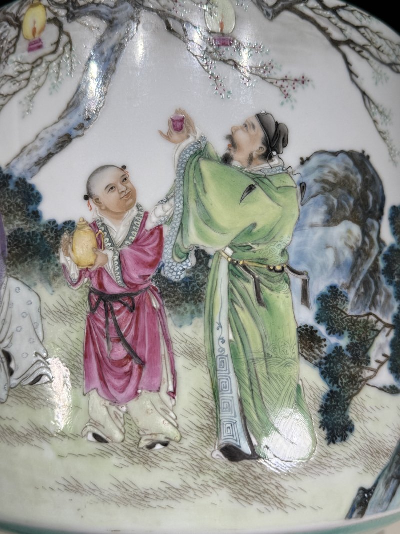 民国 绿地粉彩春夜宴桃李园图灯笼瓶一对 - 图17