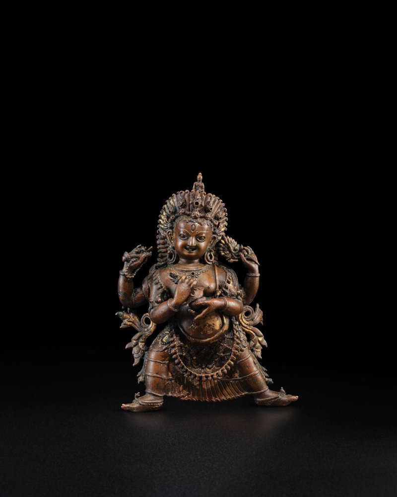 尼泊爾 十六世紀 摩訶迦梨銅像 | A CAST AND REPOUSSE COPPER ALLOY FIGURE OF ASTAMATRIKA MAHAKALI - 图2
