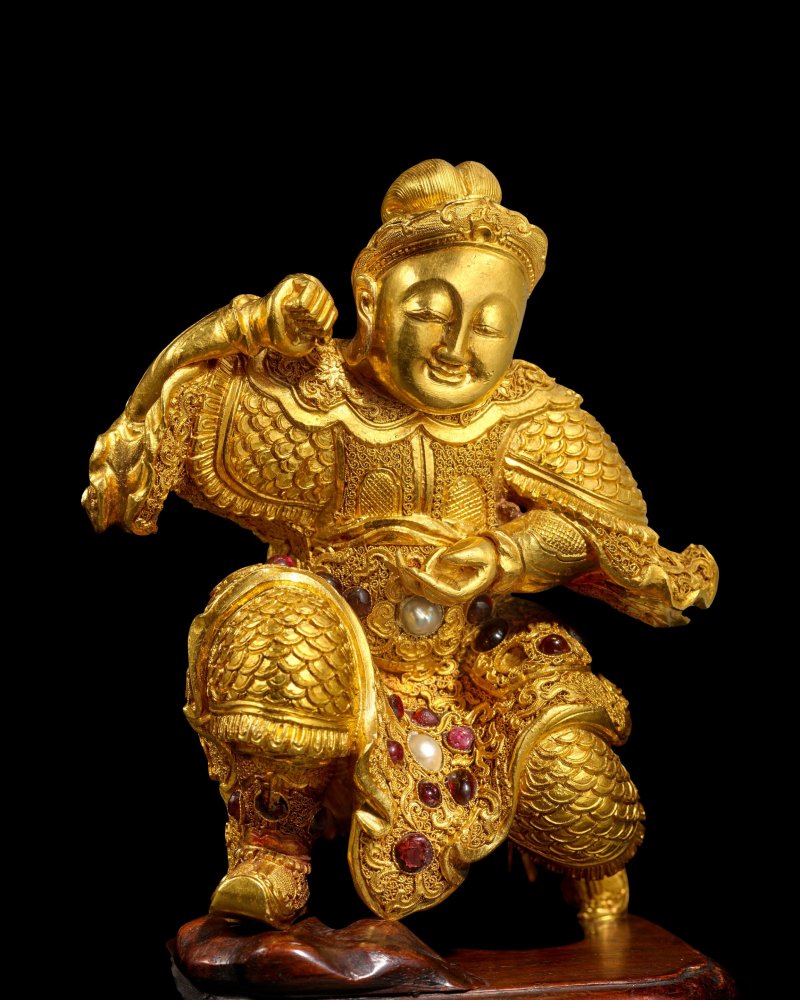 清乾隆 金嵌寶忠臣像 | AN EXCEPTIONALLY RARE GOLD GEM-SET FIGURE OF THE 'LOYAL GENERAL' - 图13