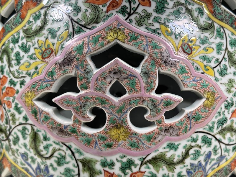 清康熙-雍正 五彩加粉彩缠枝花卉纹鼓凳 - 图9