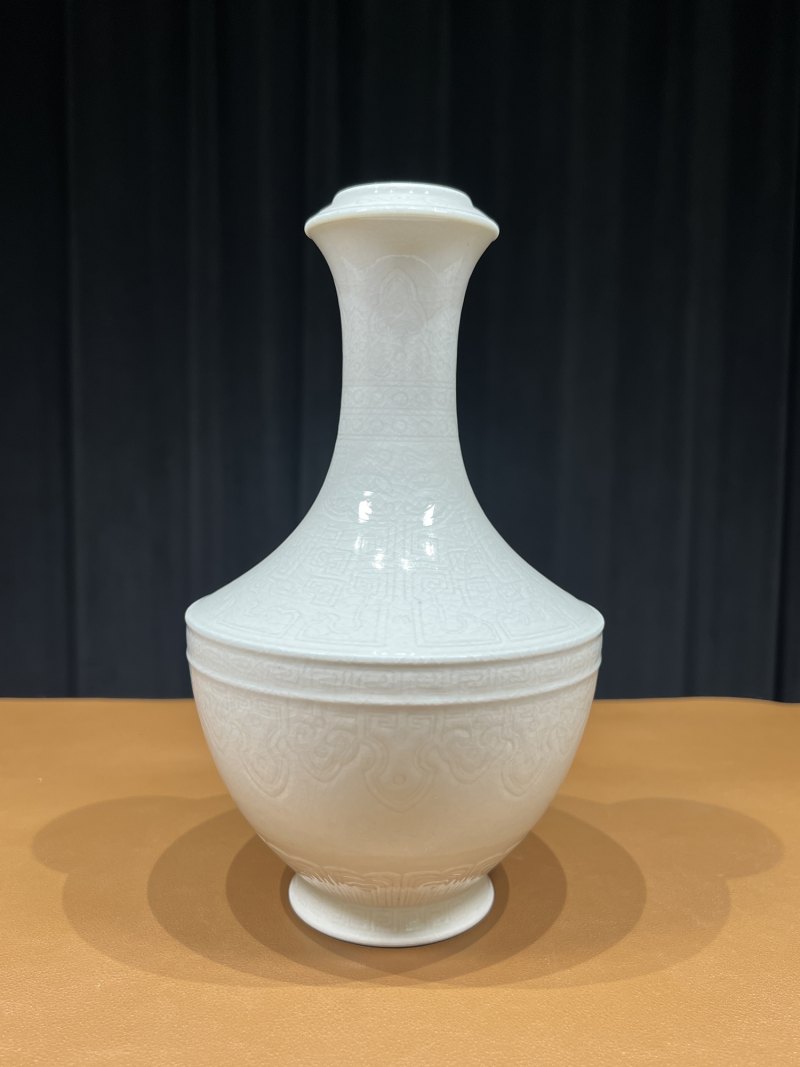 清乾隆 白釉仿定饕餮纹盖碗尊 - 图4
