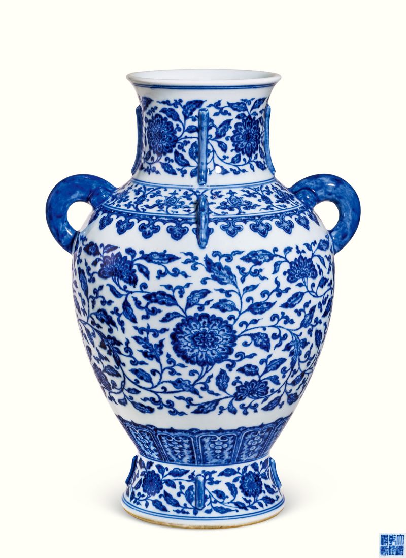 清乾隆 青花缠枝花卉纹出戟双耳尊 - 图1