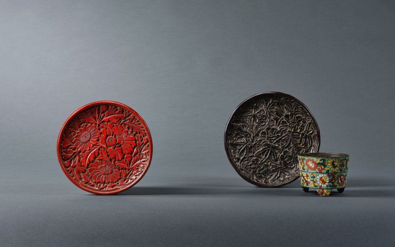元　剔紅菊花紋盤 | A CARVED CINNABAR LACQUER 'CHRYSANTHEMUM' DISH - 图11