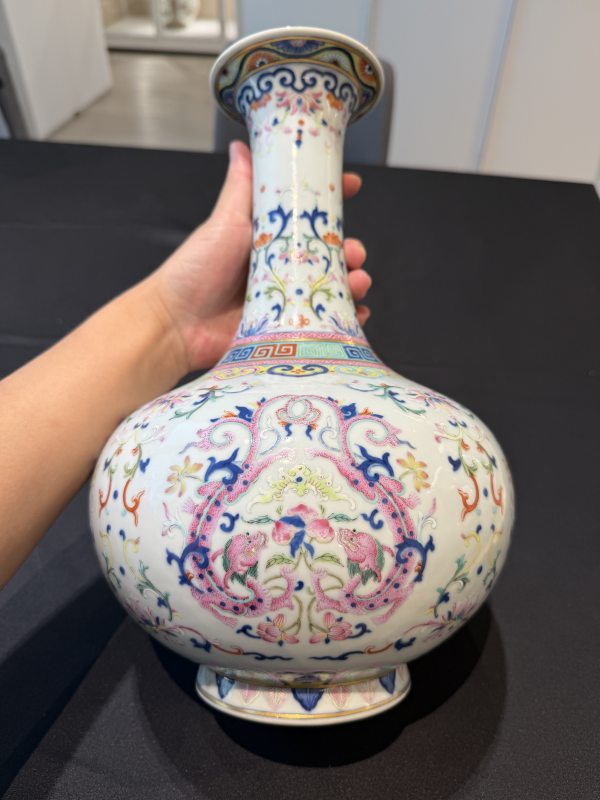 清乾隆青花洋彩雙螭供福壽西番蓮紋玉壺春瓶 - 图15