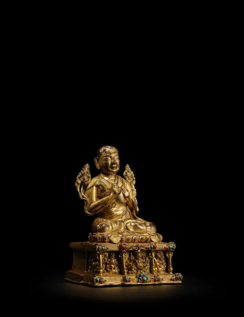 西藏 十五世紀 銅鎏金宗喀巴像 | A GILT COPPER ALLOY FIGURE OF TSONGKHAPA - 图5