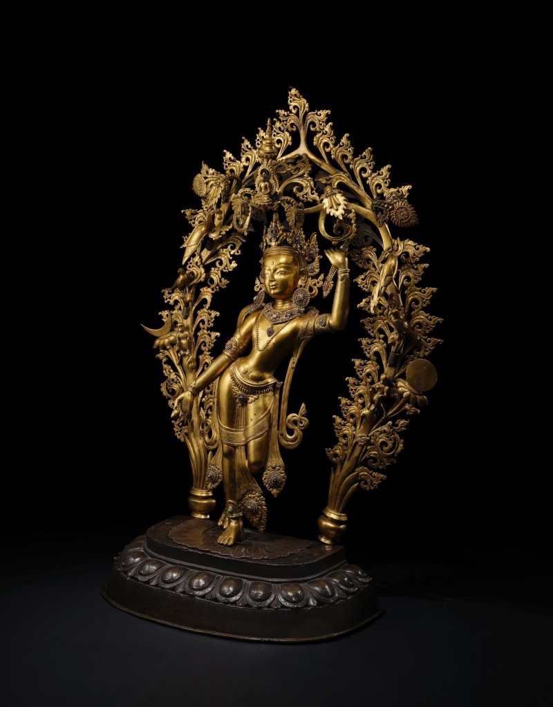 尼泊爾 十九世紀 銅鎏金倚樹觀音像 | A LARGE GILT COPPER ALLOY FIGURE OF CHINTAMANI LOKESHVARA - 图5