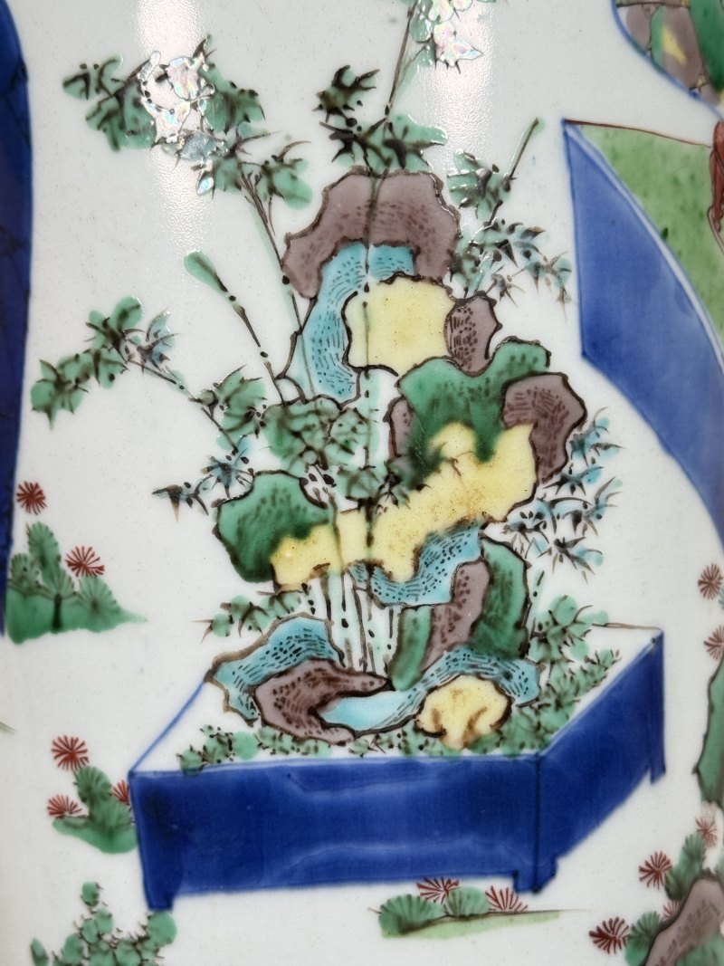 明崇祯 青花五彩博古清供花蝶纹筒瓶 - 图12