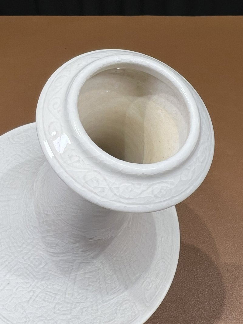 清乾隆 白釉仿定饕餮纹盖碗尊 - 图5