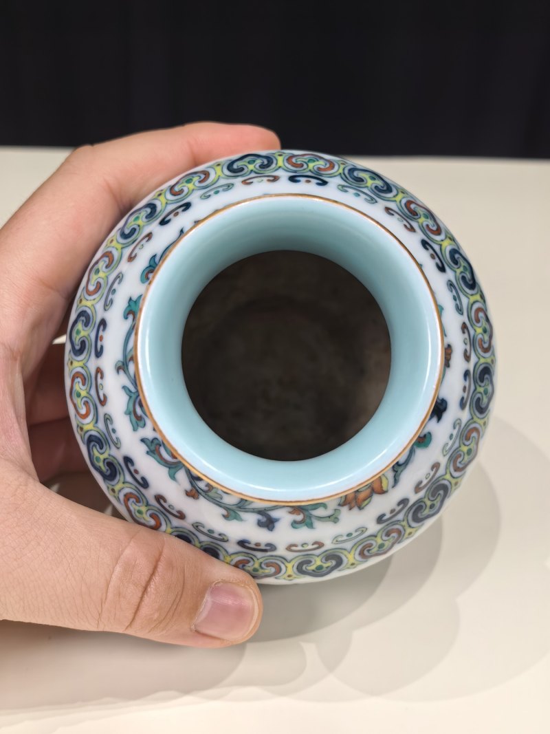 清乾隆 斗彩穿花龙纹小尊 - 图14