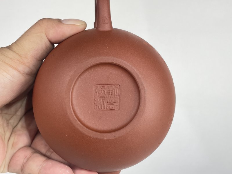 名家款紫砂壶一把 - 图4