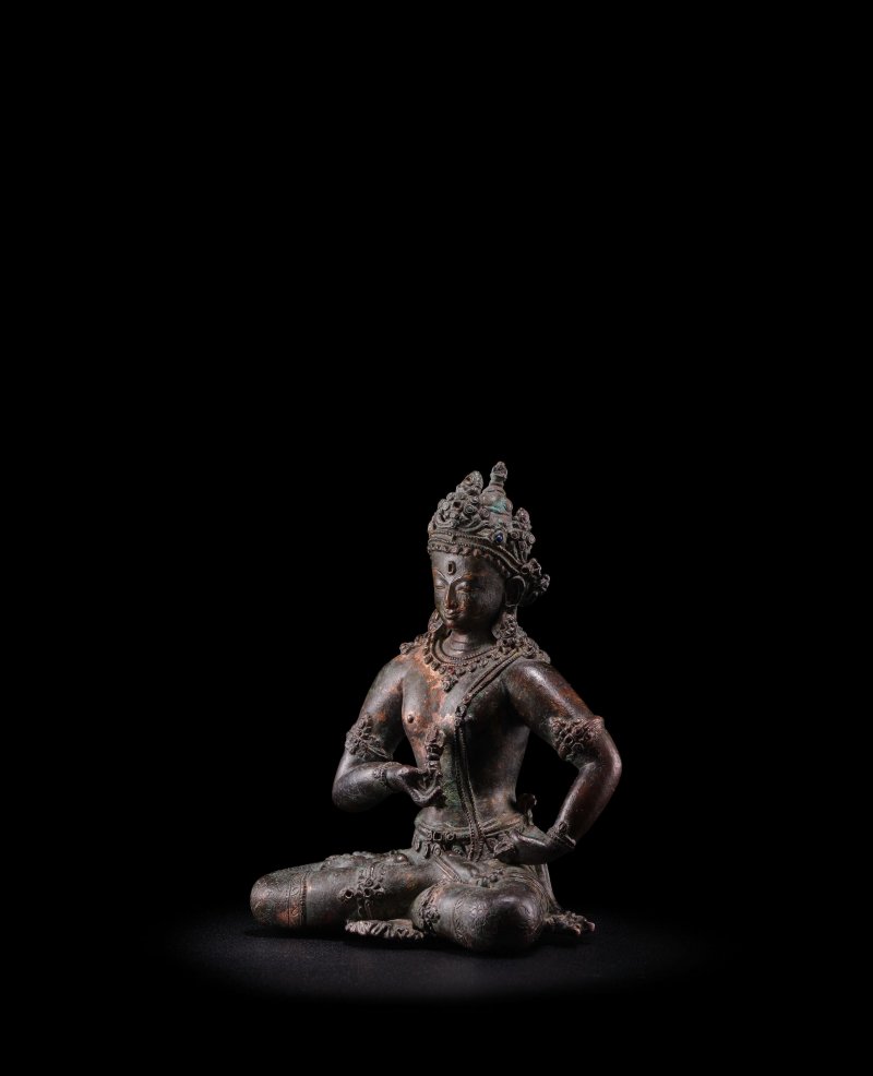 尼泊爾 馬拉時期 十三/十四世紀 金剛薩埵銅像 | A COPPER ALLOY FIGURE OF VAJRASATTVA - 图3