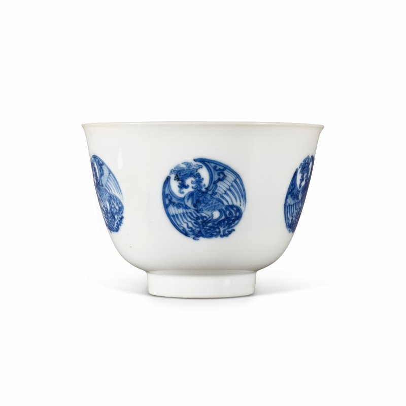 清康熙 青花團鳳紋盃 雙圈六字楷書款  KANGXI SIX-CHARACTER MARK IN UNDERGLAZE BLUE WITHIN A DOUBLE CIRCLE AND OF THE PERIOD (1662-1722) - 图1