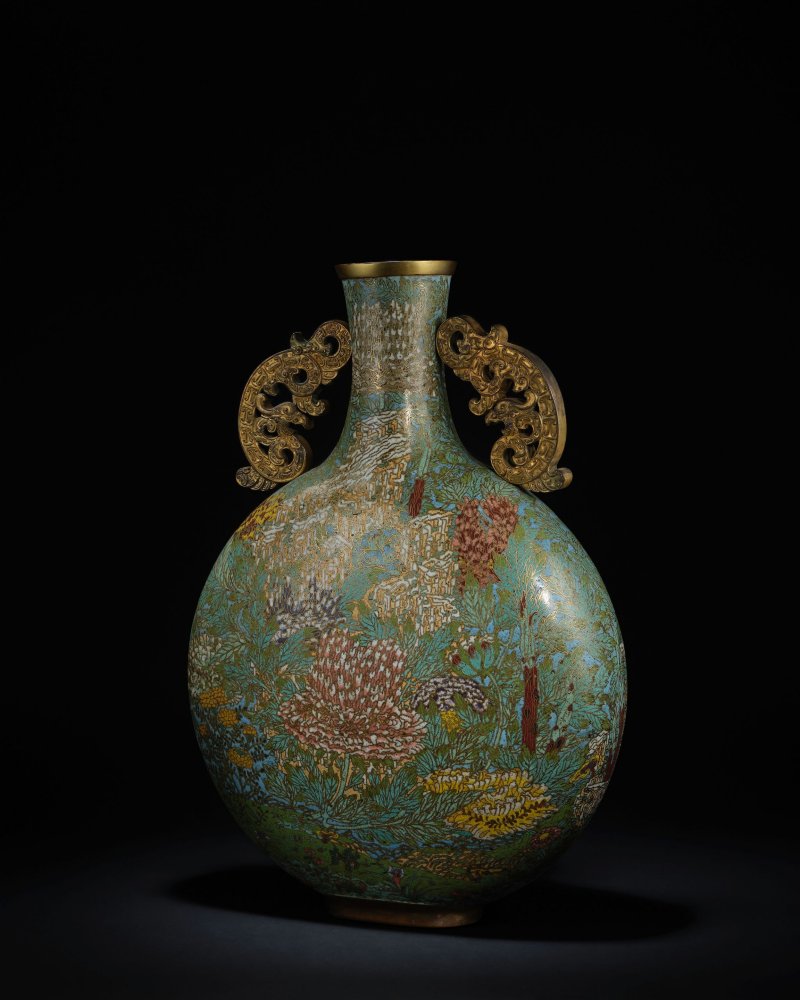 清乾隆　掐絲琺瑯秀石牡丹圖䕫鳳耳抱月瓶 | A LARGE CLOISONNÉ ENAMEL 'PEONY' PHOENIX-HANDLED MOONFLASK - 图2