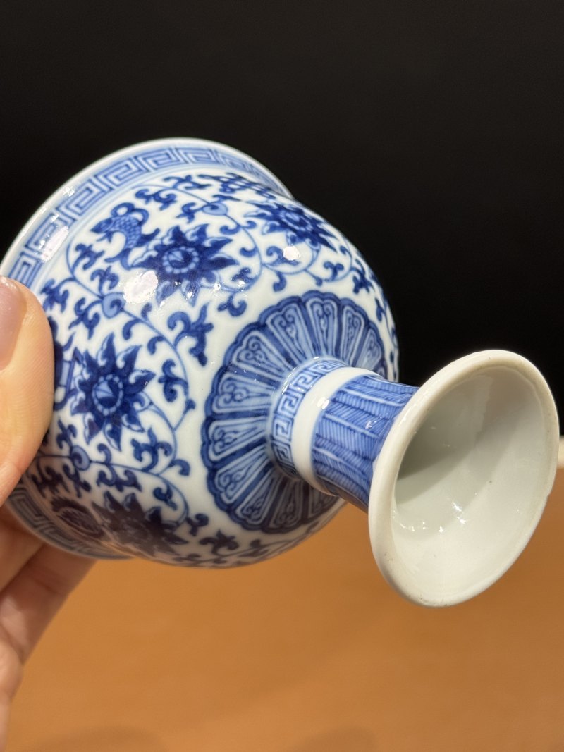 清乾隆 青花内梵文六字真言外莲托八宝纹高足杯 - 图13