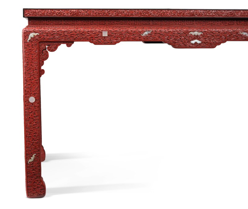 清乾隆　御製剔紅嵌玉束腰馬蹄足條桌 | AN EXCEPTIONALLY RARE IMPERIAL CARVED CINNABAR LACQUER JADE-INSET TABLE - 图6