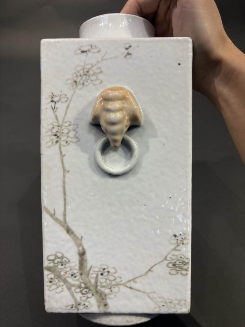    清光绪 周子善绘浅绛彩山水花鸟纹象耳琮式瓶 - 图3