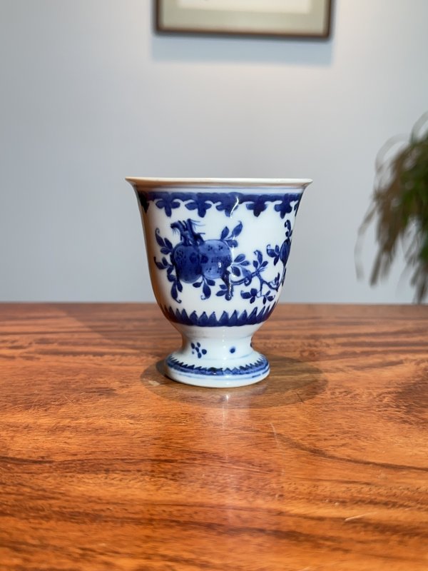 清乾隆 青花折枝花卉纹高足杯 - 图2