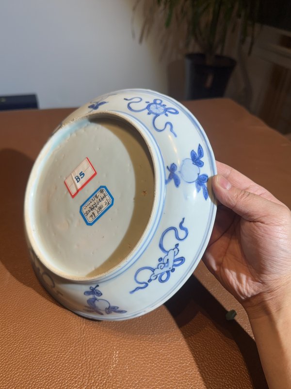 明万历 青花狮子滚绣球纹盘 - 图5