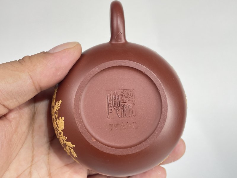 名家款紫砂壶一把 - 图4