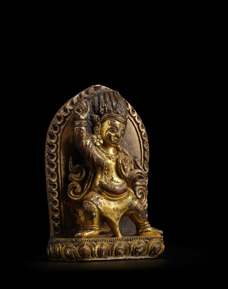 西藏 十三世紀 銅鎏金金剛手菩薩像 | A GILT COPPER ALLOY FIGURE OF VAJRAPANI - 图1