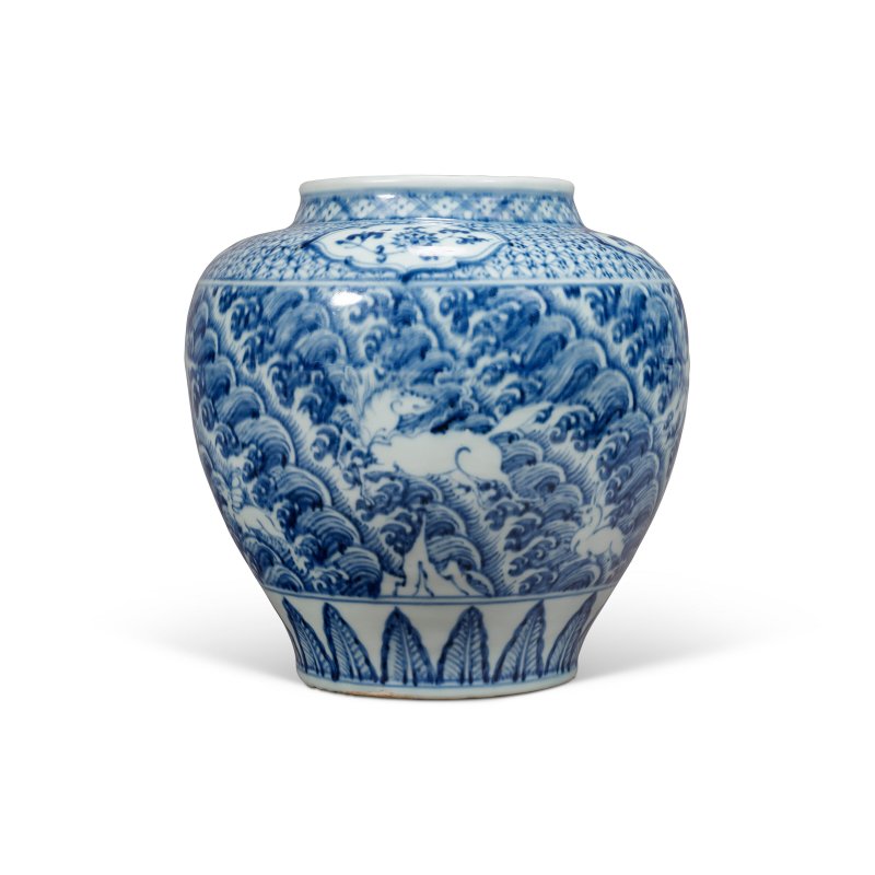 明十五世紀中期 青花海水瑞獸紋罐  MING DYNASTY, MID-15TH CENTURY - 图1